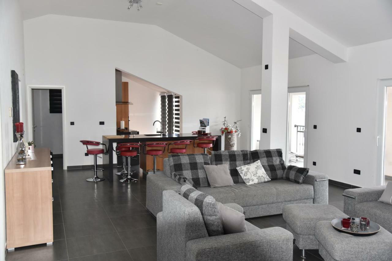 Villa Pina Appartment Chantos Tisno Luaran gambar