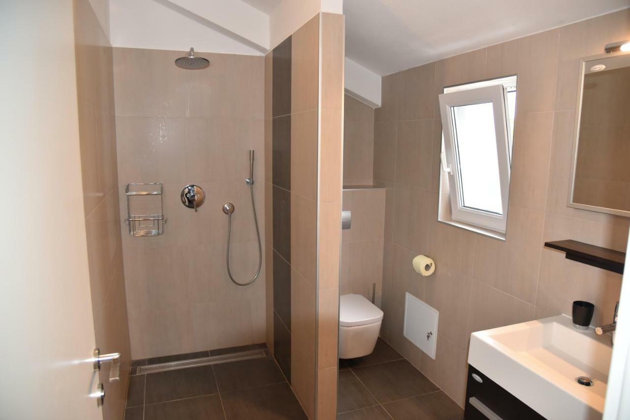 Villa Pina Appartment Chantos Tisno Luaran gambar