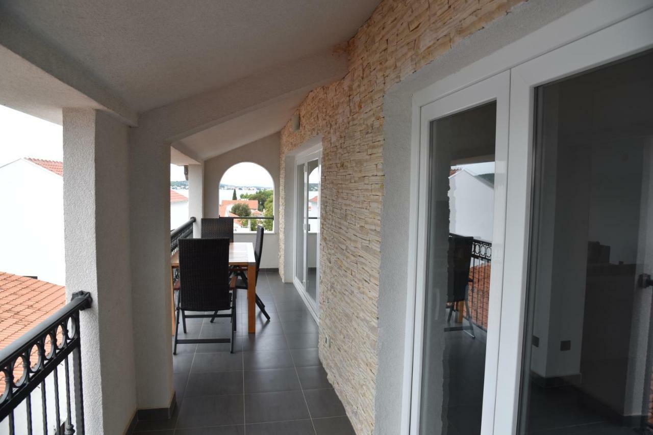 Villa Pina Appartment Chantos Tisno Luaran gambar