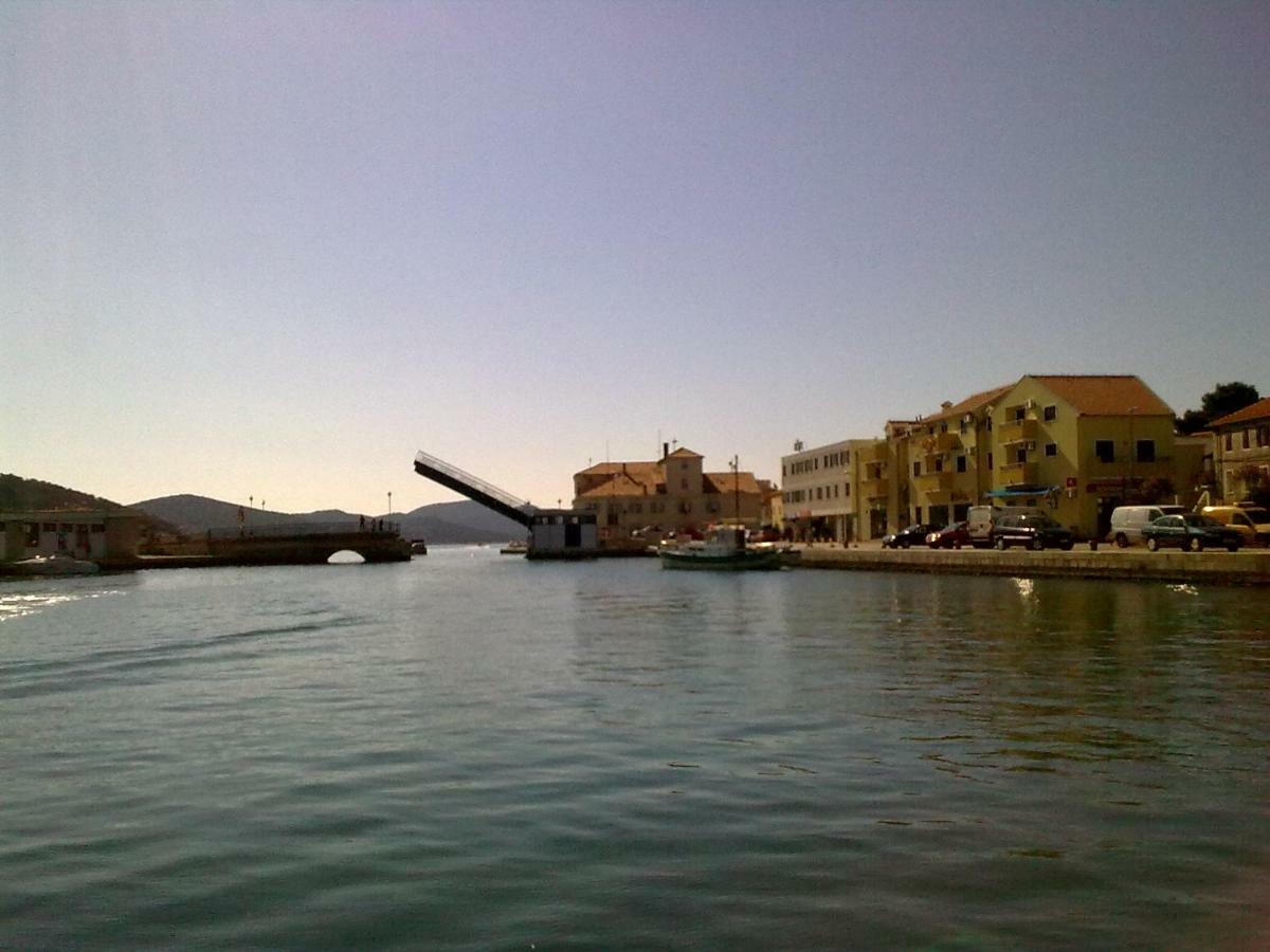 Villa Pina Appartment Chantos Tisno Luaran gambar