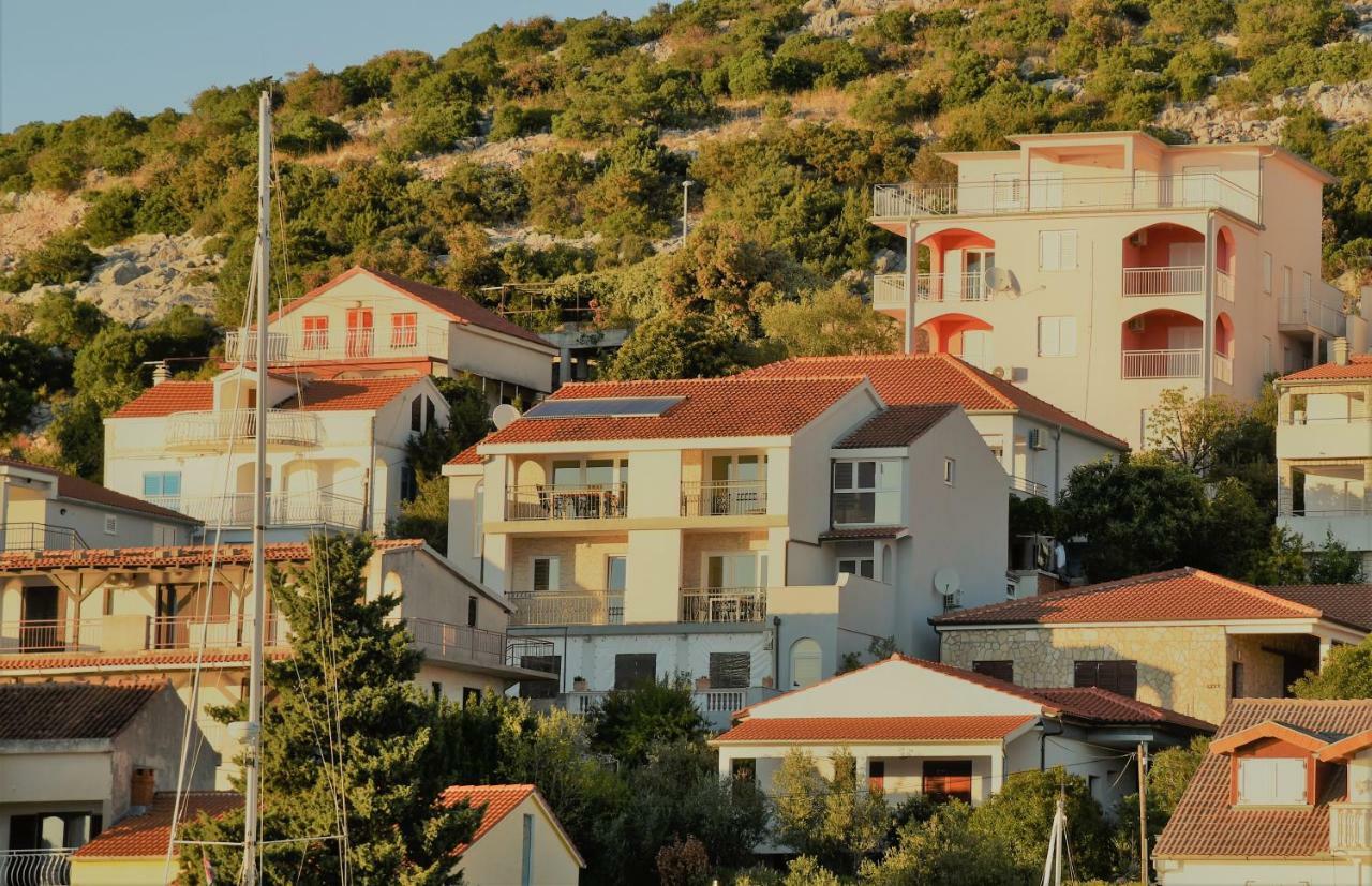 Villa Pina Appartment Chantos Tisno Luaran gambar