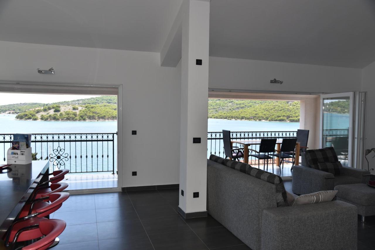 Villa Pina Appartment Chantos Tisno Luaran gambar