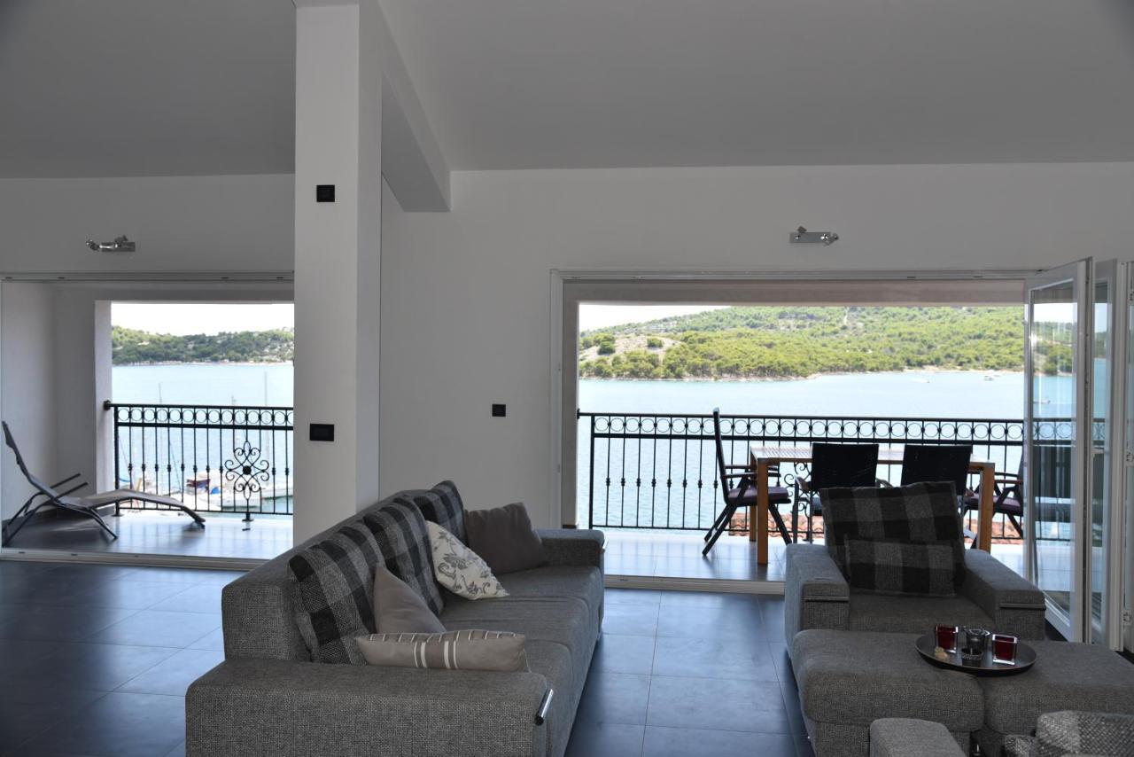 Villa Pina Appartment Chantos Tisno Luaran gambar